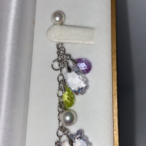 Ladies Bracelet with Dangle Crystals and Faux Pearls 7.5 inch with Box - Picture 7 of 9